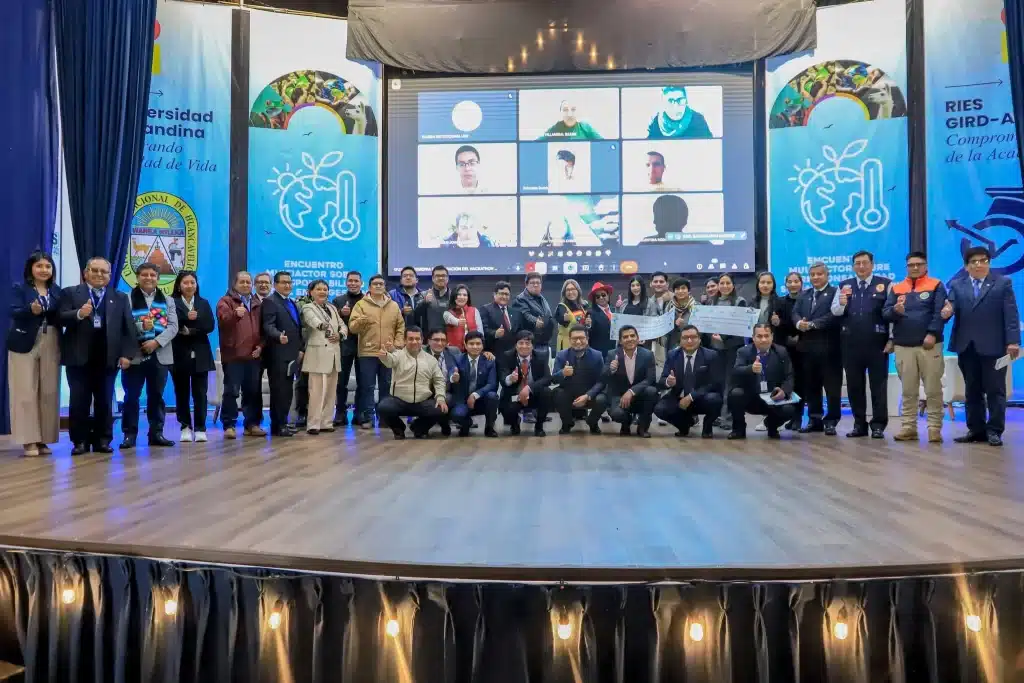 ESAN y Universidad Nacional de Huancavelica unen fuerzas en hackathon por la salud infantil y gestión de desastres naturales